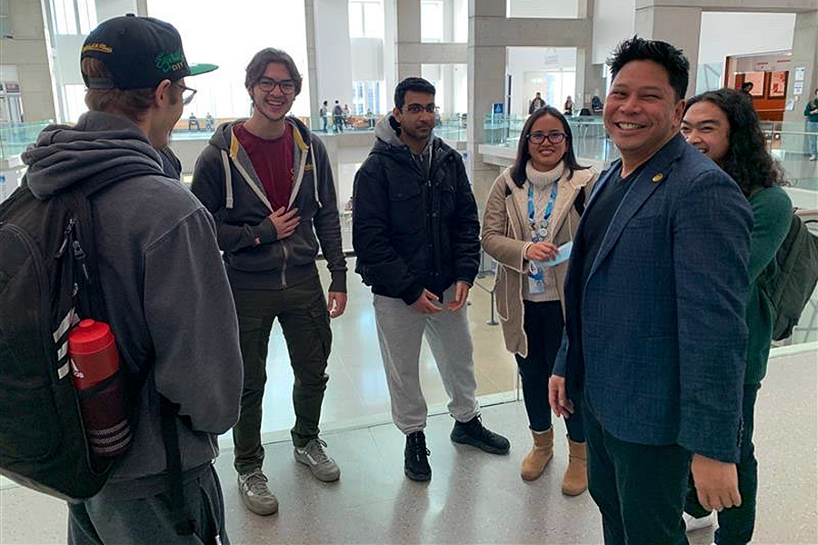 victor cui, nait jr shaw school of business executive in residence, with students in the feltham centre
