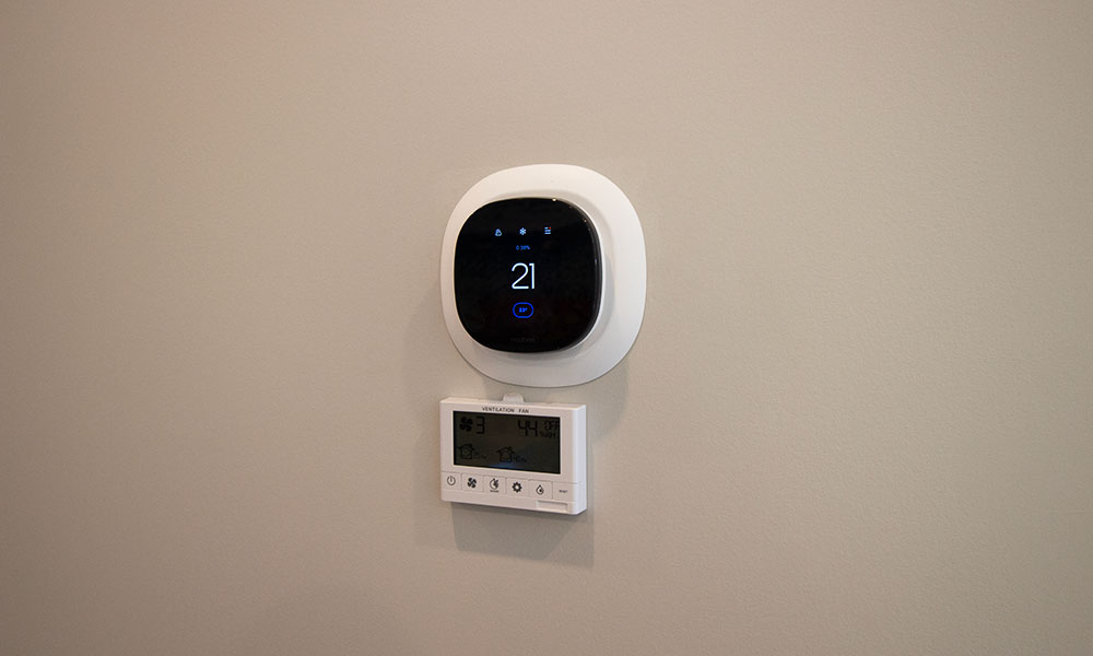 home of nait grad les wold, programmable thermostat